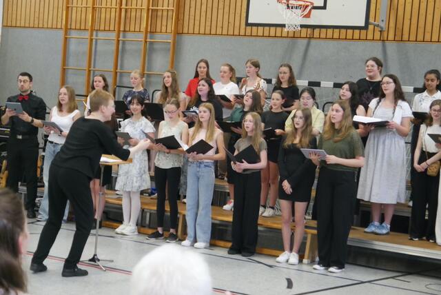 Der Mittelstufen-Chor unter A.Liese | Foto: S.Seither