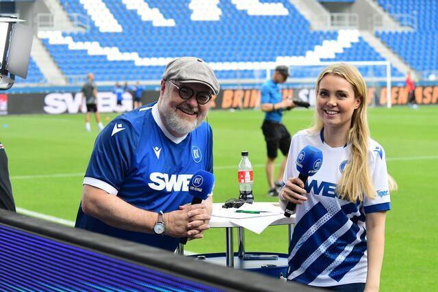 Die beiden Stimmen des Wildparkstadions, Martin Wacker und Lara Zell, die das "Wildpark Weekly" macht | Foto: abseits-ka/Anderer