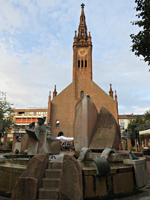 Lutherbrunnen mit Lutherturm im Dornröschenschlaf | Foto: Brigitte Melder