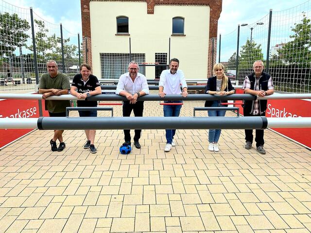 die Stadtspitze beim Probekick | Foto: Mohr/Stadt Germersheim