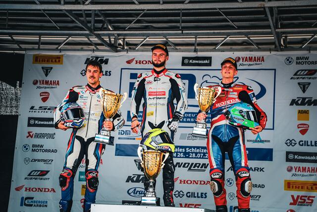 Doppelsieger Ilya Mihalchik (Mitte) vor Markus Reiterberger (links) und Florian Alt beim Superbike-Rennen in Schleiz | Foto: Marcel Uhlmann