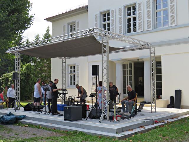 Vorbereitungen für den musikalischen Akt | Foto: Brigitte Melder