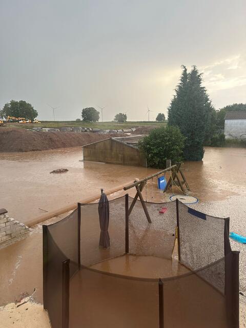 Überschwemmung durch Gewitter in Minfeld und Freckenfeld | Foto: Schäfer / Feuerwehr VG Kandel
