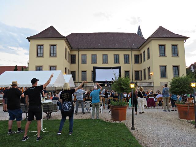 Gut gelauntes Publikum schwenkte die Arme | Foto: Brigitte Melder