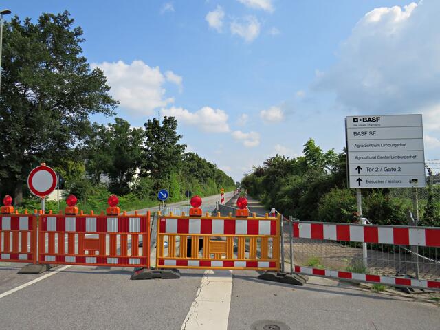 Uffbasse! Die Straße ist dicht. Am besten über Mutterstadt oder von Ludwigshafen kommend. | Foto: Brigitte Melder