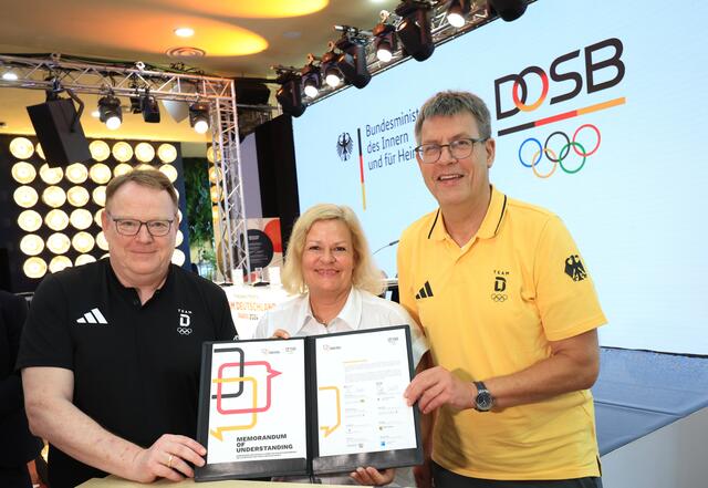 Nancy Faeser mit Thomas Weikert und Torsten Burmester | Foto: DOSB / Picture Alliance
