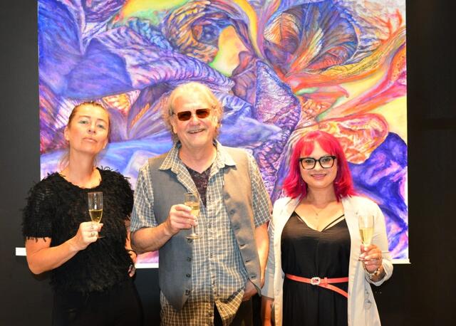 Die drei ausstellenden Künstler und Künstlerinnen | Foto: Aldo Miserendino