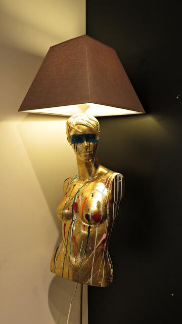 Nun folgen die Arbeiten von Sylvia Scremin, hier eine Lampe | Foto: Brigitte Melder