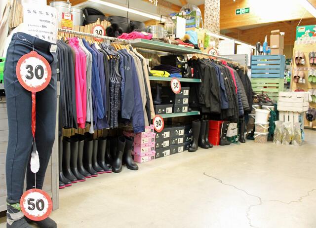 Der Landfuxx-Markt bietet aktuell Bekleidung für jedes Wetter zu vergünstigten Preisen an | Foto: Monika Klein