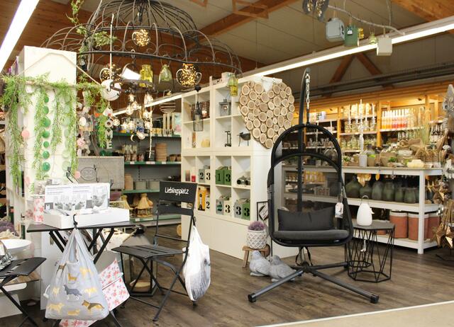 In der Dekoabteilung findet sich eine Fülle von Anregungen, wie das Zuhause drinnen und draußen verschönert werden kann






 | Foto: Monika Klein