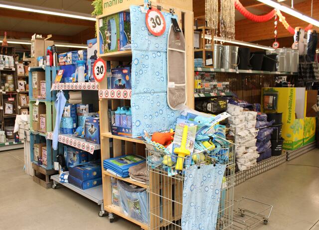 Wenn das Thermometer klettert, leiden Mensch und Tier. Mit Kühlmatten und Co. lassen sich die Hitzetage besser aushalten | Foto: Monika Klein