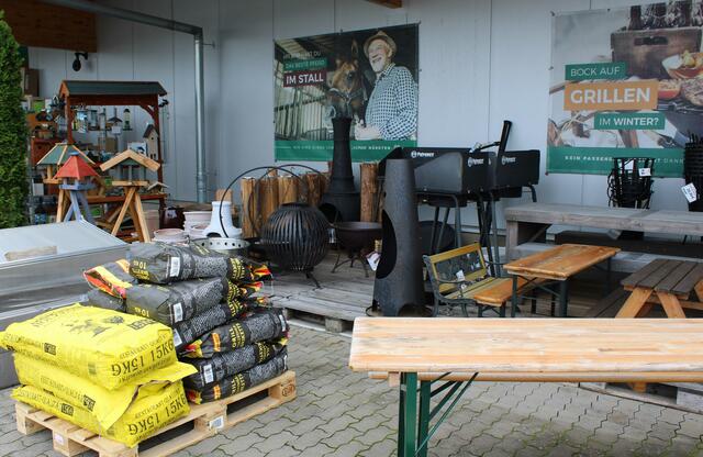 Gartenmöbel sind einzeln und auch im Set erhältlich. Zusammen mit Grills und Co. lässt sich die Auszeit im Freien genießen | Foto: Monika Klein