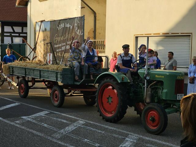 Zahlreiche Vereine sind am Kerweumzug beteiligt. | Foto: Eva Bender