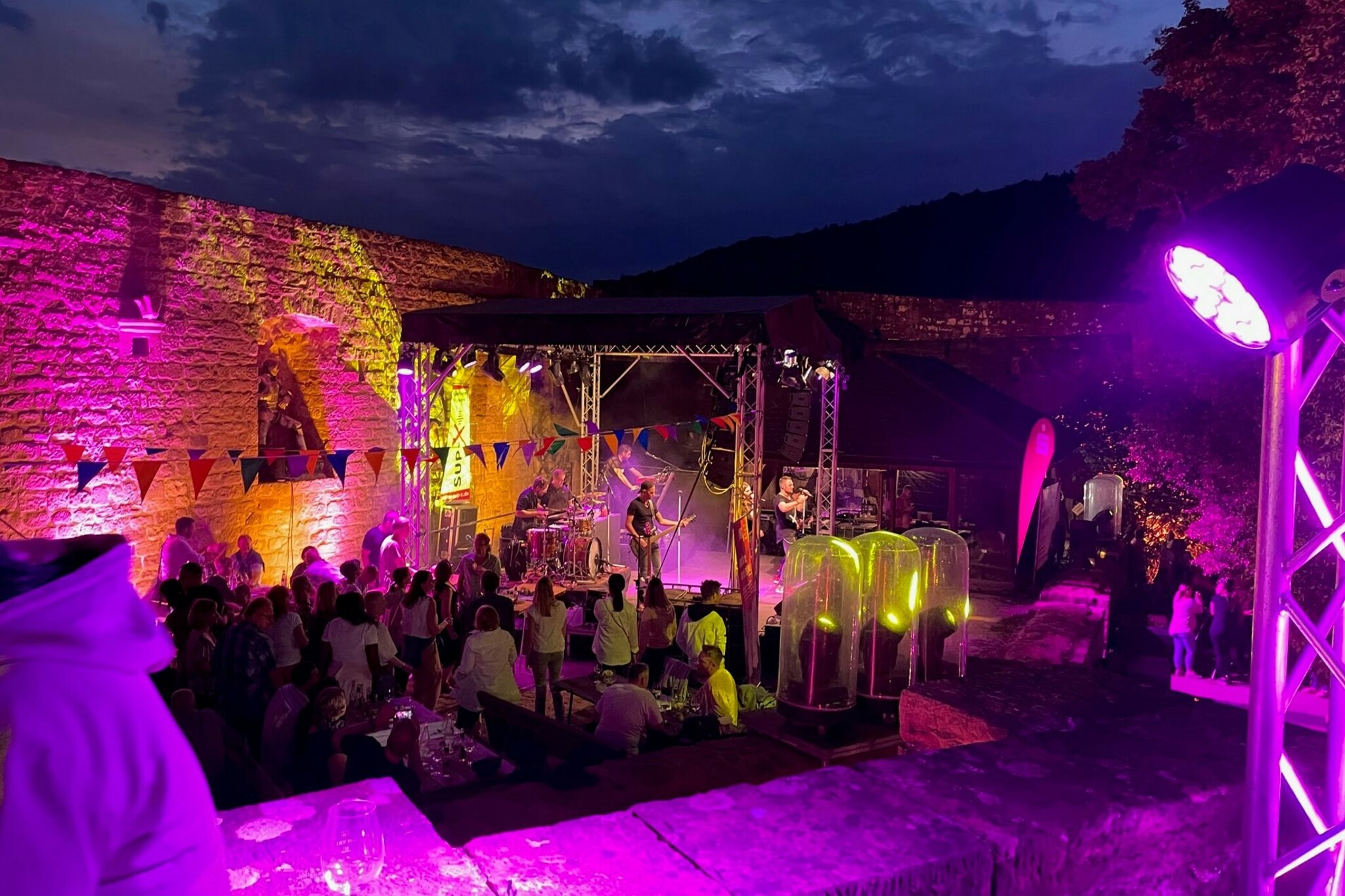 Die Burg rockt und Feier.Abend auf der Burg Landeck - Klingenmünster