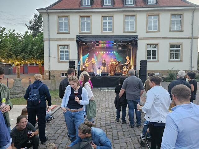 An allen Kerwetagen gibt’s Live-Musik für alle Geschmäcker. | Foto: Eva Bender