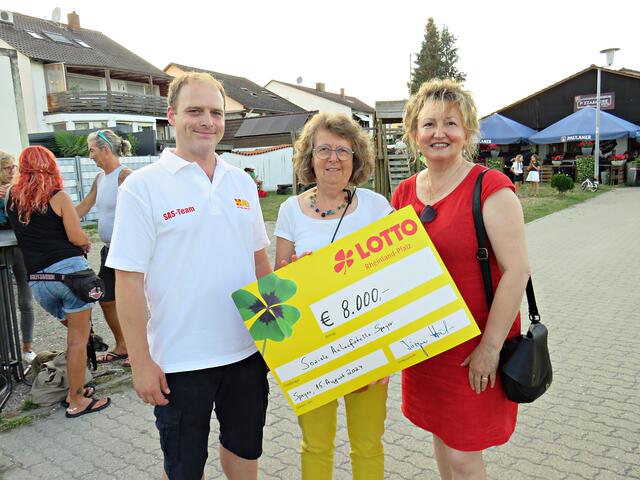 Vom ASB Andreas Wiedemann, Irmgard Münch-Weinmann und Rosemarie Keller-Mehlem  | Foto: Brigitte Melder