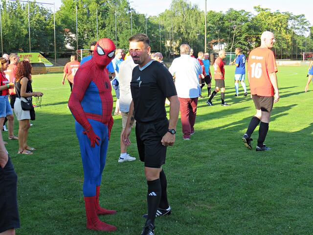 Spiderman und Lars Kegler für den guten Zweck im Einsatz | Foto: Brigitte Melder