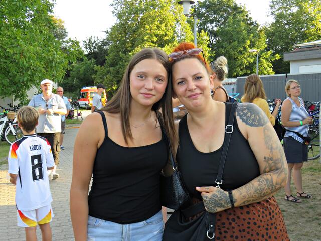 Iggelheimerinnen: Emma Schubert und Freundin Anna | Foto: Brigitte Melder