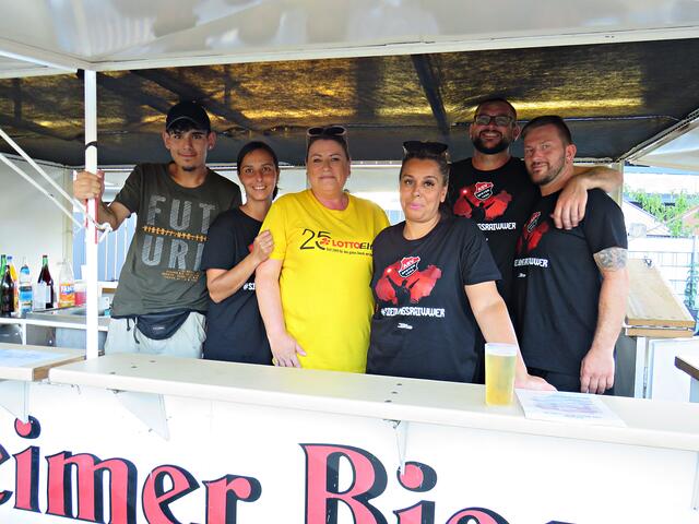 Sorgten für Getränke | Foto: Brigitte Melder