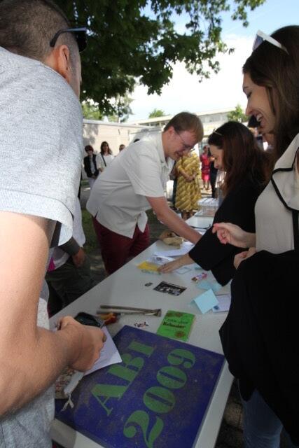 Das Zeitkapsel-Event mit den "Ehemaligen" von 2009 war auch 2024 wieder ein Highlight unmittelbar vor der Abiturverleihung.  | Foto: Corina Neuer-Veit 