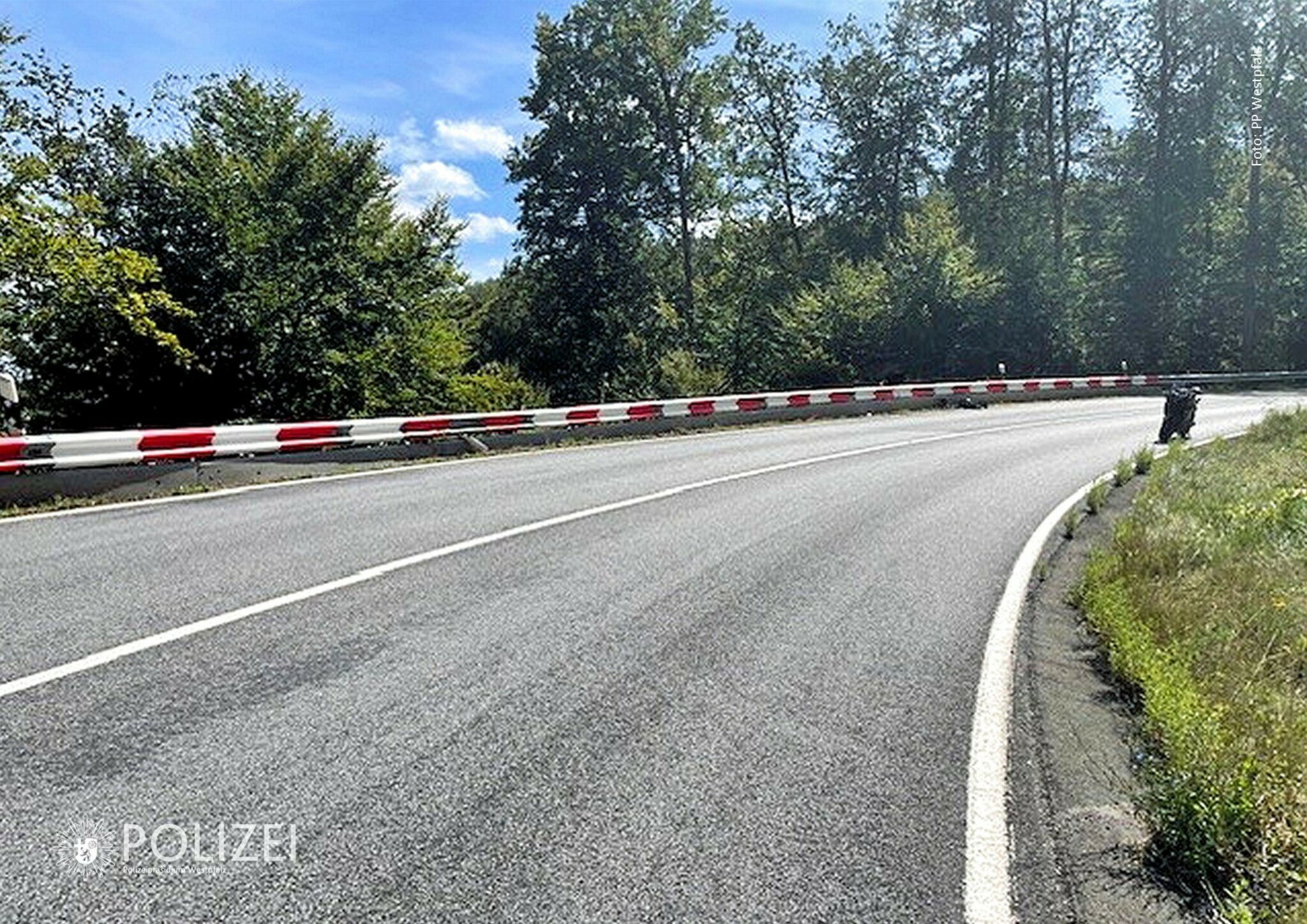 Sperrung-der-B48-Motorradfahrer-verungl-ckt-schwer
