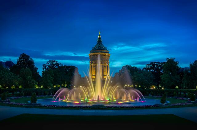 Motiv Juli: Mannheim Wasserturm beleuchtet | Foto: Thorsten Hetterich