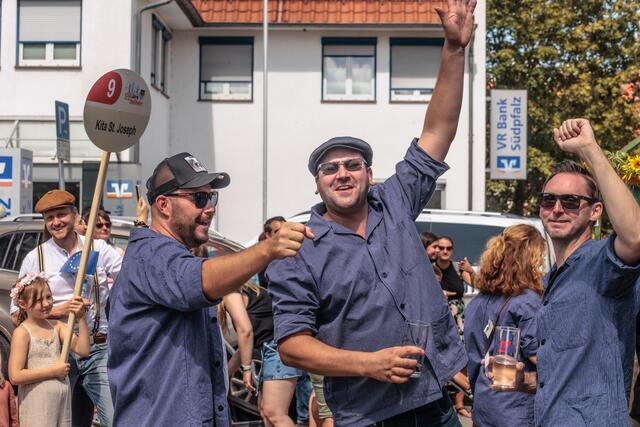 1.250 Jahre Bellheim - der Festumzug ein unvergessliches Erlebnis von der Ort noch lange sprechen wird | Foto: Paul Needham