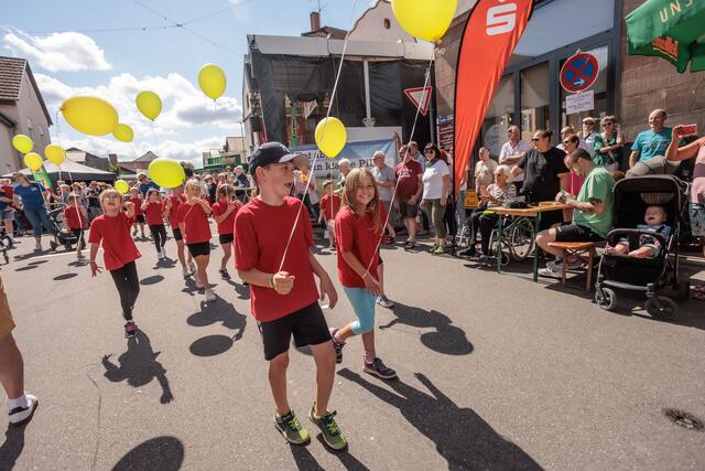 1.250 Jahre Bellheim - der Festumzug  | Foto: Paul Needham
