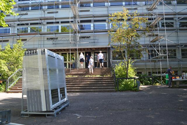 Von den insgesamt 480 Fenstern der Schule werden im ersten Bauabschnitt 110 Fenster ausgetauscht Foto: Frank Schäfer