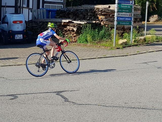 Felix beim Versuch die Lücke zum Feld zuschließen  | Foto: Franziska Bierling