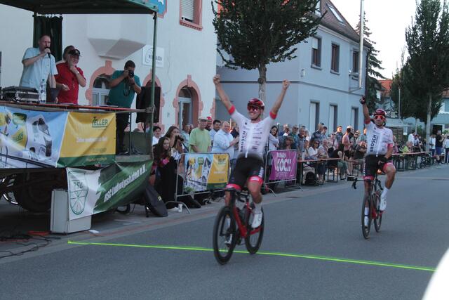 Moritz Augenstein siegte beim Kerwe-Radrennen in Mutterstadt | Foto: Michael Sonnick