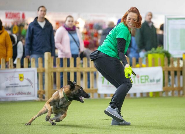 Für zusätzliche Bewegung im (Hunde-)Alltag: Hundesport sorgt für weitere Aktivitäten und Unterhaltung. | Foto: Messe Karlsruhe/Jürgen Rösner (2023)