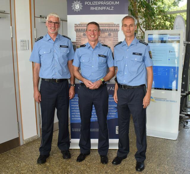 Feierlicher Amtswechsel bei der Polizei in Annweiler | Foto: B. Bender