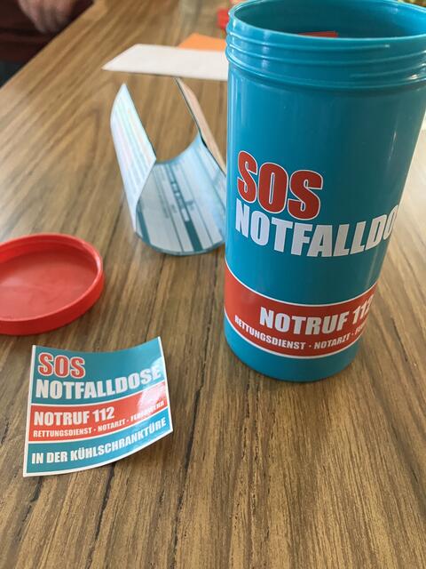 SOS Notfalldose für alle wichtigen Daten für einen Ersthelfer im Notfall - bitte im Kühlschrank aufbewahren! | Foto: Doris Paulsen