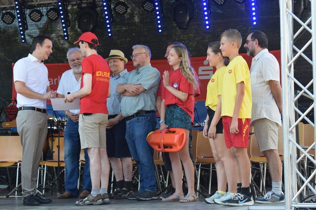 Ein Preis für die DLRG . . .  | Foto: B. Bender