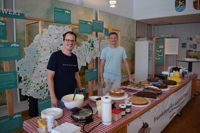 Kaffee und Kuchen vom Freundeskreis der Grundschule Annweiler | Foto: B. Bender