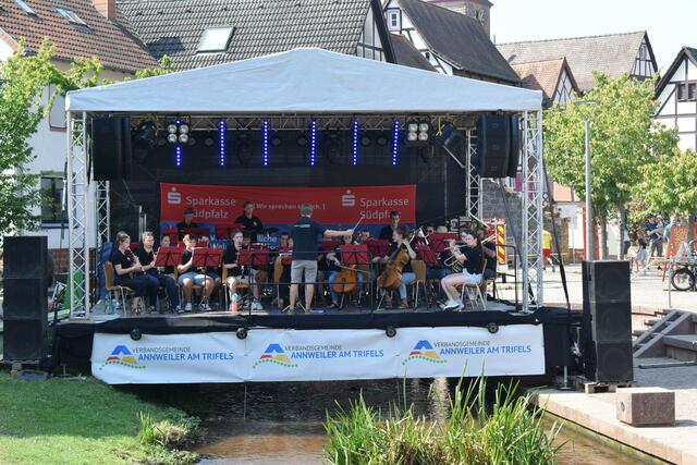 Immer ein Gewinn: die musikalische Begleitung durch die Kreismusikschule | Foto: B. Bender
