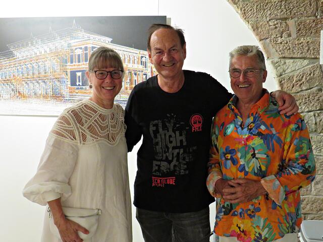 Peter Hofmeister zwischen Müllers | Foto: Brigitte Melder