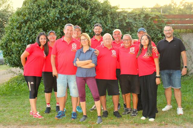 Gratulation durch unseren 1. Vorstand, Anne Bauer und durch Ortsvorsteher Aaron Holaus | Foto: Paul Lagall, Anette Schangai