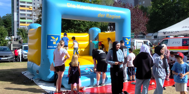 Einfach Spaß haben war die Devise auf der Hüpfburg | Foto: Frank Pfaff