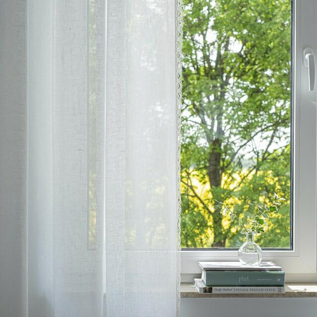 Halbtransparenter Leinen-Vorhang mit Spitze | Foto: Varvara Home