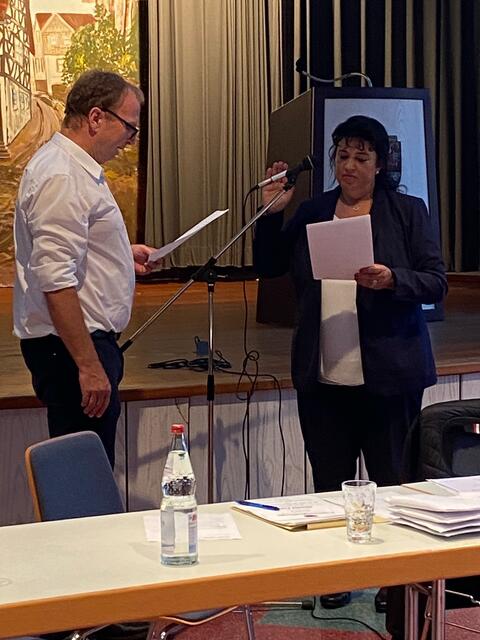 Vereidigung: Jürgen Munz und Marina Fess. | Foto: Ortsgemeinde Ramberg