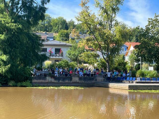 Ein schattiges Plätzchen am Schwanenweiher in Annweiler | Foto: Lions Club Annweiler