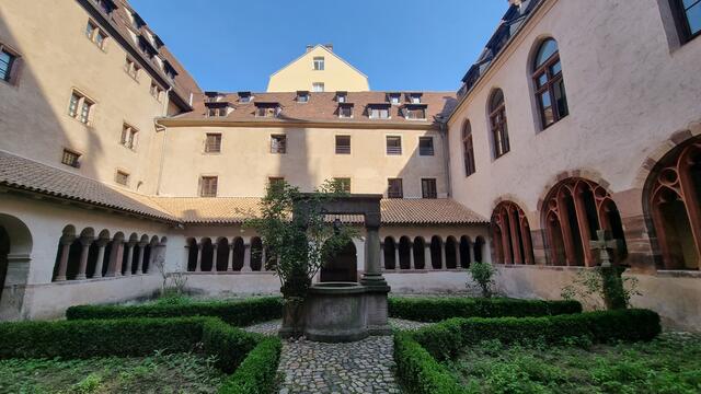 Kreuzgang im Kloser Saint-Pierre-le-Jeune | Foto: © www.jowapress.de