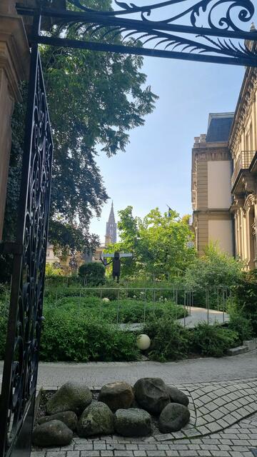 Eingang zum Tomi Ungerer Museum, dem internationalen Zentrum für Illustration. Ungerer (1931 - 2019) war ein französischer Grafiker, Schriftsteller und Illustrator; Elsässer und Europäer | Foto: © www.jowapress.de