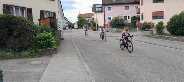 Felix nach dem kleinen Unfall im Hintergrund  | Foto: Hermann Schäffer