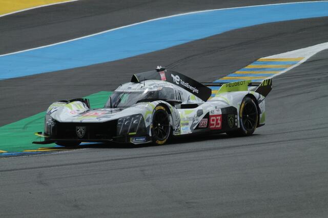 Mikkel Jensen (DK), Nico Mueller (CH) und Jean-Éric Vergne (F) belegten im Peugeot 9X8 2024 den vierten Platz 
 | Foto: Michael Sonnick
