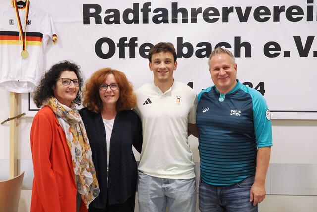 Beigeordnete Marita Gensheimer, Ortsbürgermeisterin von Bornheim, Elke Thomas, Lucas Spiegl und Andreas Gensheimer  | Foto: Dieter Hammann