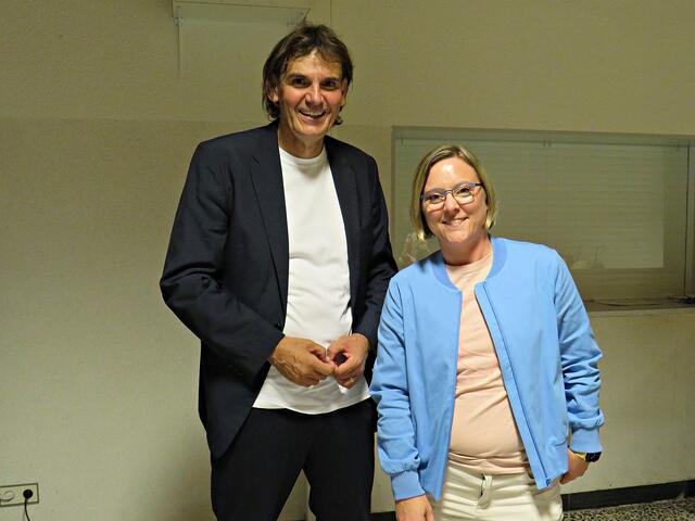 Andreas Stenger und Christine Brehm (ehem. Mitarbeiterin in der Pressestelle beim Polizeipräsidium Mannheim) | Foto: Brigitte Melder