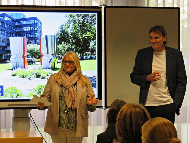 Petra Baum begrüßte Andreas Stenger und das Publikum | Foto: Brigitte Melder